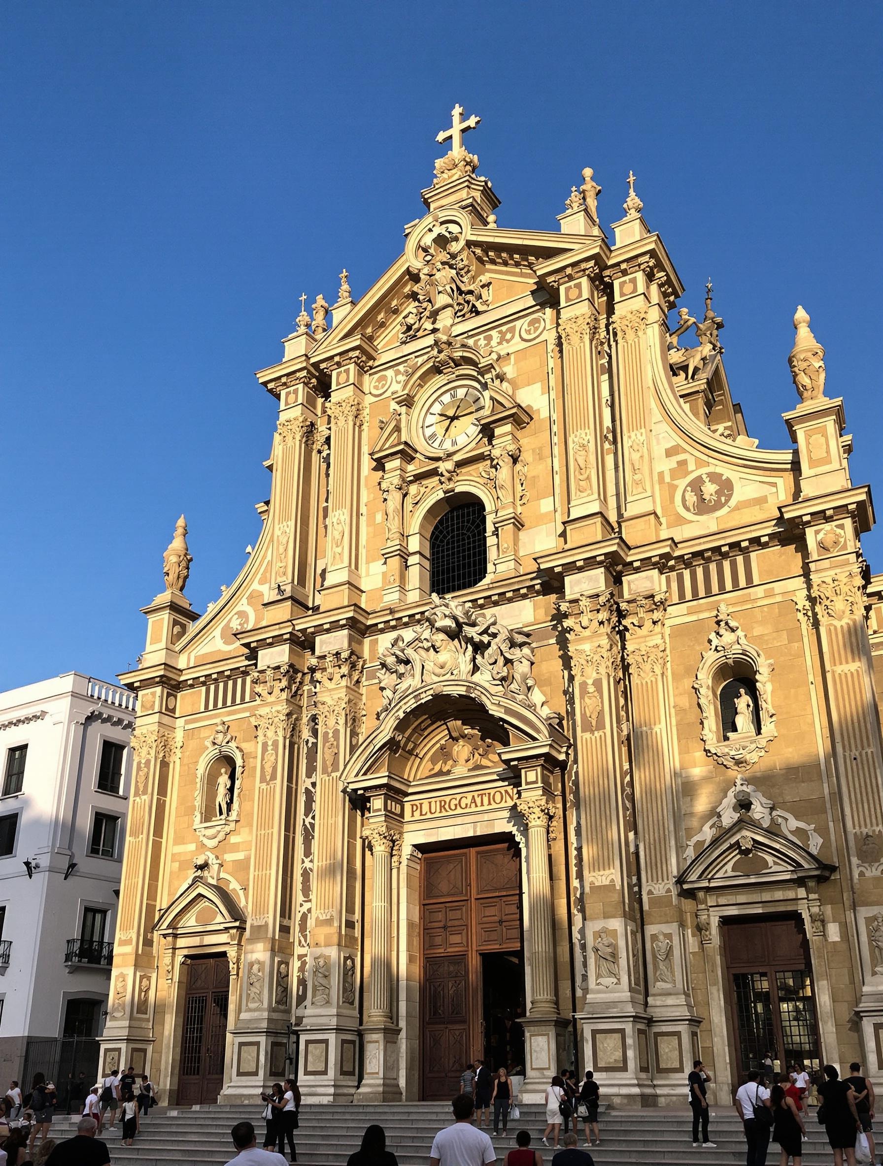 façade Chiesa del Purgatorio Trapani détails baroques matin